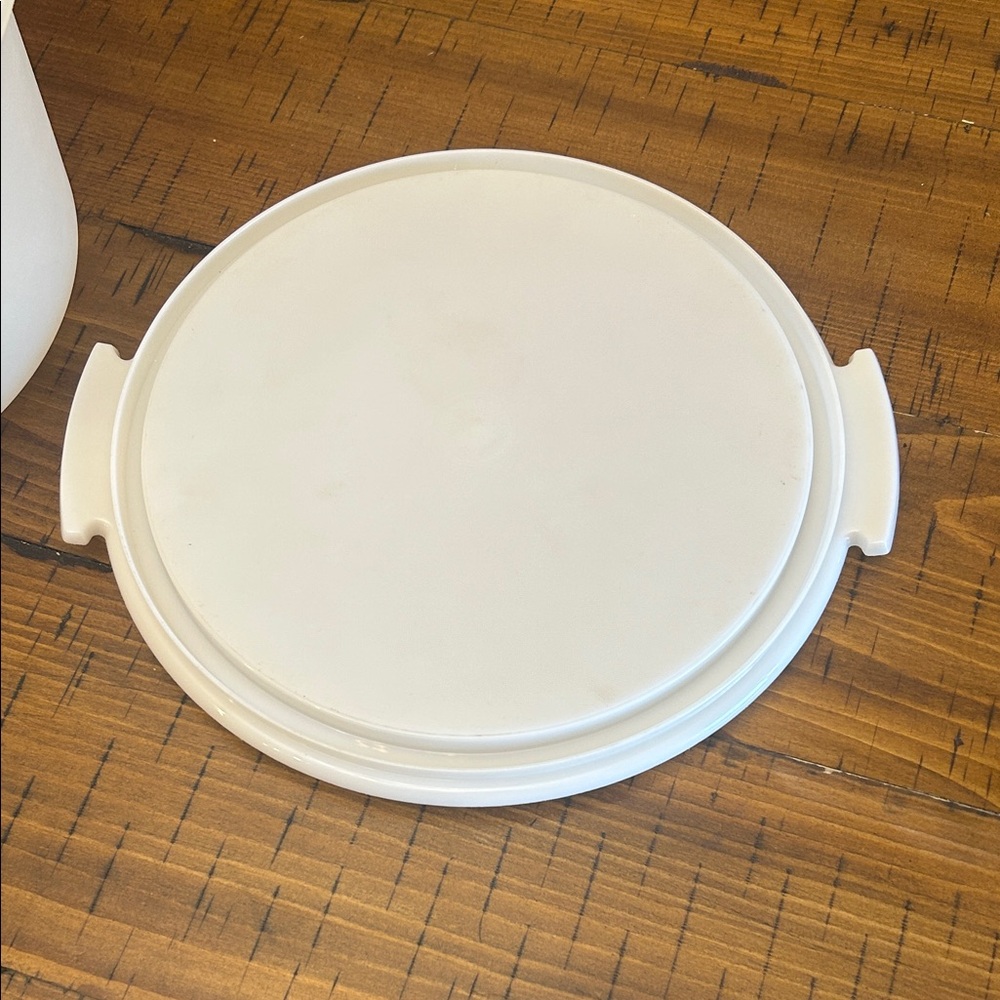 Vgt Tupperware White Cake Carrier - Picture 6 of 6